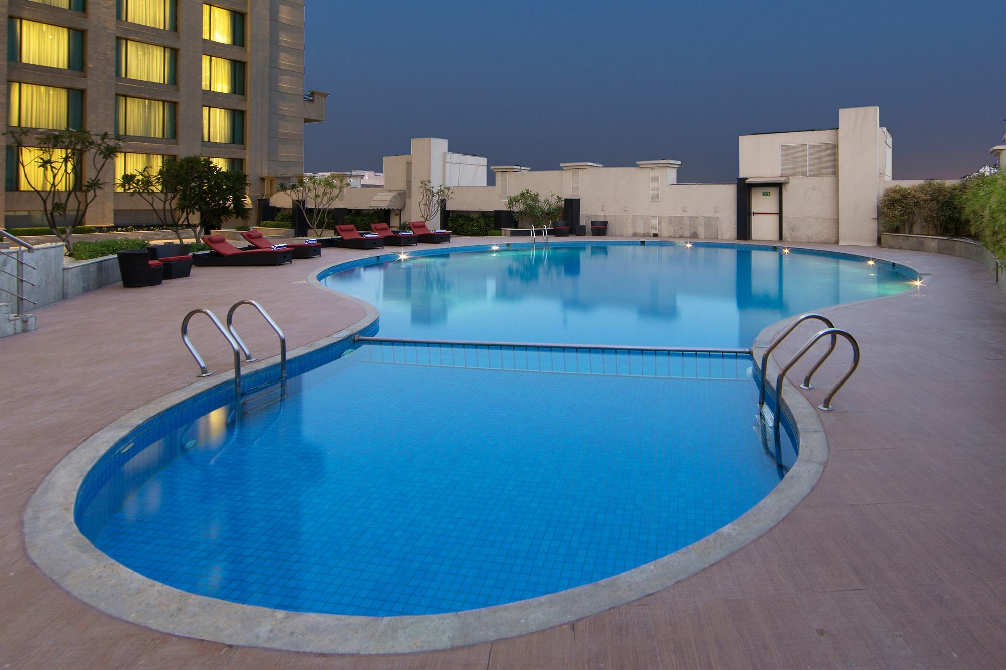 Welcomhotel By Itc Hotels, Dwarka, New Delhi Buitenkant foto Swimming pool at The Park, New Delhi