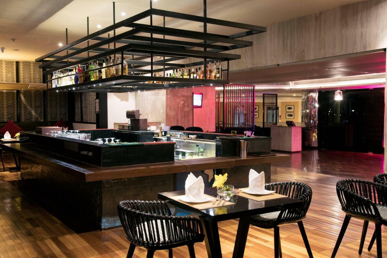 Welcomhotel By Itc Hotels, Dwarka, New Delhi Buitenkant foto The Bar